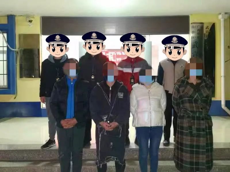 DƬ